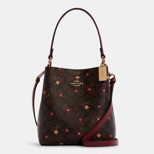 NWT COACH C7975 Small Town Bucket Bag In Signature Canvas With Heart Petal Print